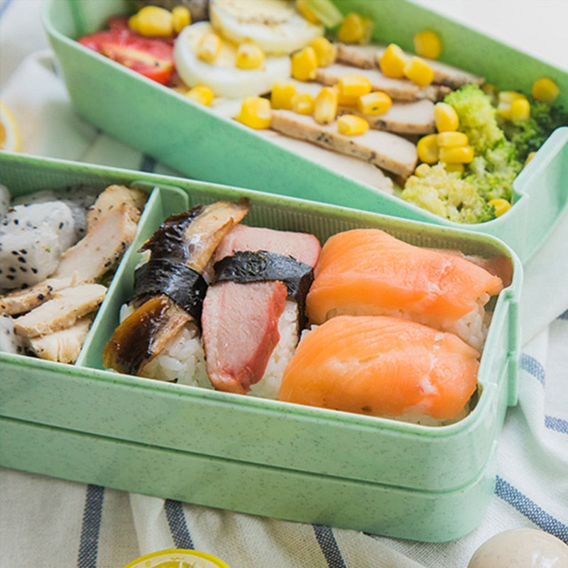 Our Wheat Straw Reusable Lunch box, is the eco-friendly replacement of the plastic single-use food containers Microwave safe and cutlery included, it's easy to carry and leak-proof.